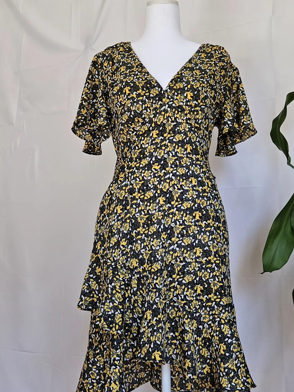 Topshop Floral Wrap Dress Yellow Black Short Ruffle Flutter Sleeve Size US 6 - Picture 2 of 16